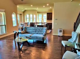 Luxurious 4br 3 baths office game room - 85 inch TV - Close to fishing boating and outdoors activities，位于Wylie的酒店