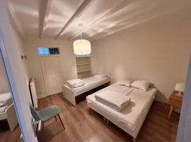 Appartement RDC 9 personnes, 2 chambres, wifi, proche du centre，位于拉布尔布勒的酒店