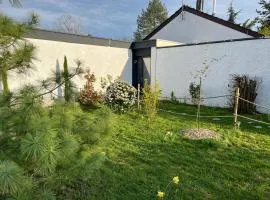 Les pins de Talant , au calme en rez de jardin