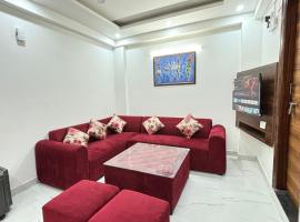 2bhk near IGI Airport New Delhi Yashobhoomi Manipal and Venkateshwar Hospital，位于新德里的酒店