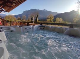 Transhumance & cie, Auberge, Appartements & SPA，位于Bedous的酒店
