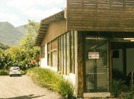 Recanto Águas do Quiriri，位于加鲁瓦的酒店