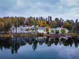 Ripplecove Hotel & Spa，位于Ayer's Cliff的酒店