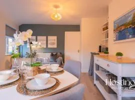 Stylish 2 Bedroom Apartment Close To The River & Station