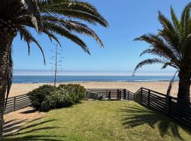 Cozy family beachfront house.，位于Langstrand的乡村别墅