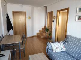 apartamento familiar con piscina，位于Camarma de Esteruelas的低价酒店