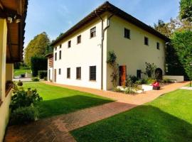 Ferienwohnung für 4 Personen ca 50 qm in Monsagrati, Toskana Provinz Lucca，位于Monsagrati的酒店