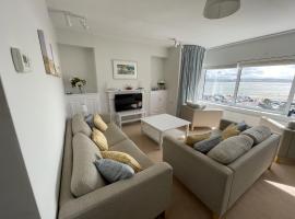 Lovely seafront 2 bedroom Apartment 4，位于阿伯蒂费的酒店