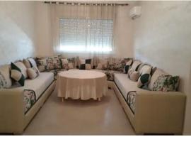 Lovely 3-bedroom apartment with Mountain View & WIFI，位于塔扎的酒店