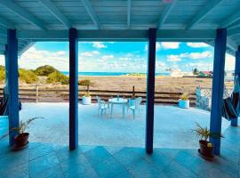 Serenity by the Sea: Ocean Front Villa with Pool，位于圣菲利普的别墅