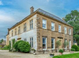 Escape to Ash House 18th Century Manor in Somerset，位于马托克的酒店