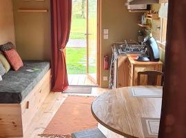 Roulotte à la Ferme Buissonnière，位于La Lande-de-Lougé的酒店