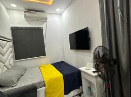 Elegant studio apartment in Ogudu By Magnanimous，位于拉各斯的酒店