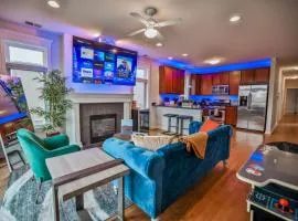 Designer Dreams: A Luxurious Escape w 1 car garage