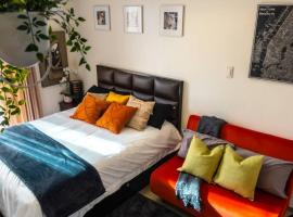 Luxury Resort Condo in Pasig FastWifiPoolSmartLock，位于马尼拉的酒店