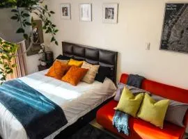 Luxury Resort Condo in Pasig FastWifiPoolSmartLock