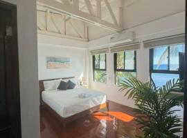 ZenStay Retreats Private Luxury Beach House Rental，位于潘丹的酒店
