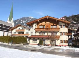 Attractive holiday home in Kaltenbach on the ski slope，位于斯图姆的酒店