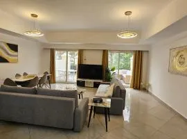 Luxury villa 4 bedroom with pool access