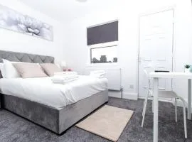 SAV - 4 Bed Town House, Harrow