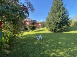 Casa estilo rural con jardín entre playa y montaña