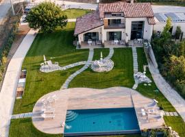 Il Viaggio Impresa Sociale，位于Bicchignano的带停车场的酒店