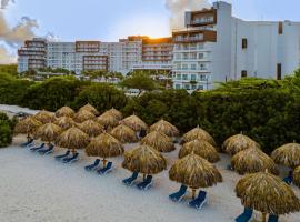 Embassy Suites By Hilton Aruba Beach Resort，位于棕榈滩的酒店