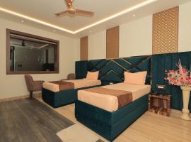 PARADISE GRAND HOTEL & RESORTS，位于Etāwah的酒店