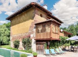 Villa de 5 chambres avec piscine privee jacuzzi et jardin amenage a Saint Paul de Varax，位于Saint-Paul-de-Varax的度假屋