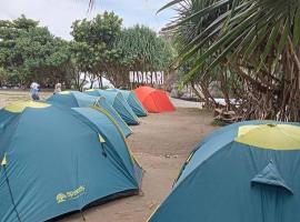 Madasari Outdoor Camping Tenda Paket Hemat，位于Bulakbenda的豪华帐篷