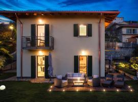 SalvatoreHomes - Luxury Villa with private Dream Garden & BBQ - a 5 Star Luxury Collection at Lake Garda，位于圣奇诺·迪·蒙塔尼亚的酒店