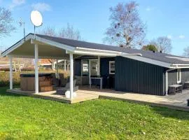 6 person holiday home in Juelsminde