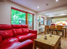 Lodge Nine for 6 with Hot Tub - Spa Resort in Devon