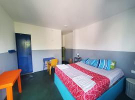 Hotelito La Aventura, private rooms with AC，位于卡塔赫纳的酒店