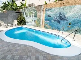 Charming 2 bed 1 bath with Pool