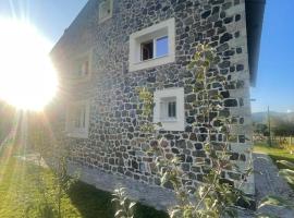 3 VELLEZERIT DOCI GUEST HOUSE，位于Fushë-Lurë的带停车场的酒店