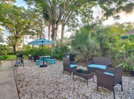 Largo Vacation Rental 5 Mi to Clearwater Beach!，位于拉哥的酒店