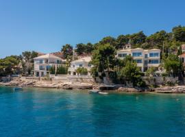 Luxury Villa Bohemian 2 heated pool near sea，位于塞尔察的酒店