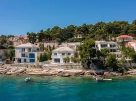 Luxury Villa Bohemian 1 & 2 heated pool near sea