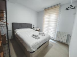 Casa San Juan - Habitaciones privadas Logroño，位于洛格罗尼奥的酒店