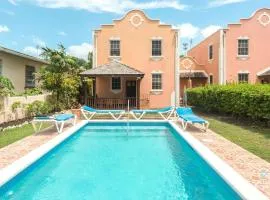 2-Story Townhome with Private Pool, Ideal for Group!