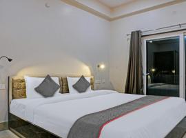 Super Townhouse 1935 Hotel Navneeta Grand，位于Kakarmatha的酒店