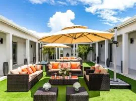 Luxurious Waterfront Sunset Bay Villa