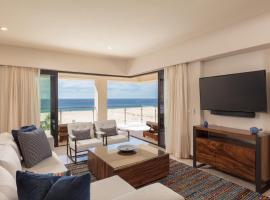 Beachfront 2 Bdrm Condo in Exclusive Diamante Golf，位于卡波圣卢卡斯的公寓式酒店