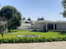 Hotel Chandela Khajuraho，位于克久拉霍的酒店