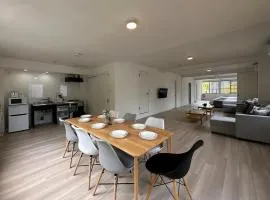 bHOTEL Kaniwasou 201 2BR Apt, Near Itsukushima Shrine, For 12 Ppl