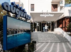 Augustus Hotel Riccione Centro，位于里乔内的宠物友好酒店