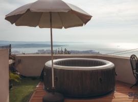 Trieste 10min dal Centro Villa Privata con Jacuzzi，位于的里雅斯特的酒店