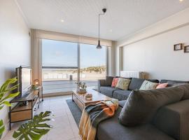 Beachfront apartment in Zeebrugge，位于布鲁日的酒店