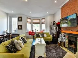 Quirky 4 Bedroom Apartment with Terrace